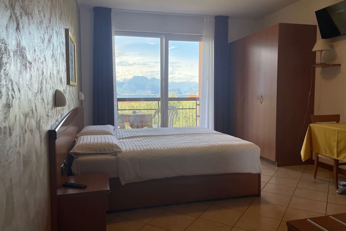 in-room safe, individually decorated, individually furnished, desk