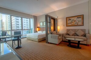 豪華開放式客房 | 高級寢具、迷你吧、客房內保險箱、書桌