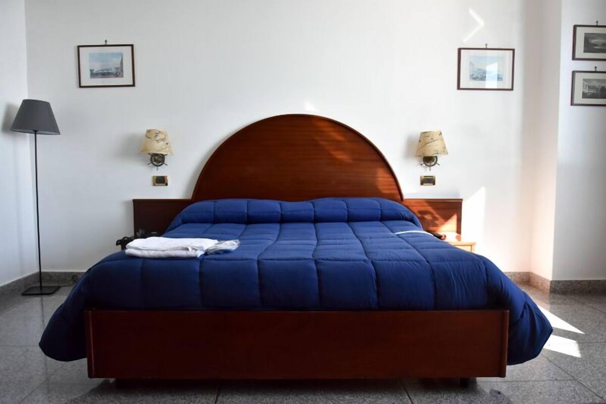 triple room, private bathroom | egyptian cotton sheets, pillow-top beds, minibar, individually furnished