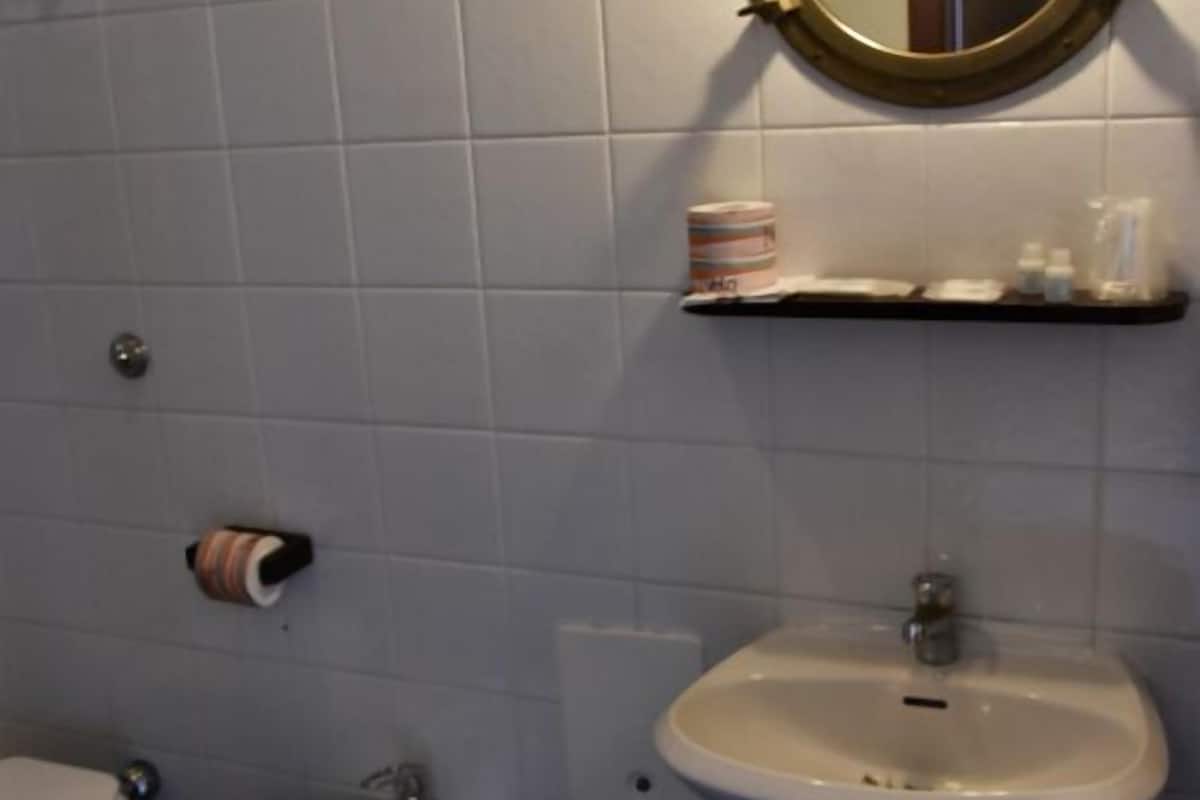 shower, free toiletries, hair dryer, slippers