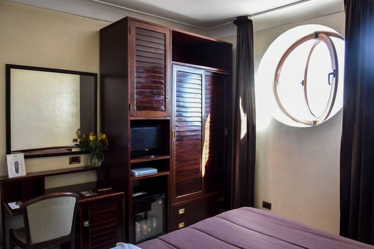 Chambre Double, vue mer | Draps en coton égyptien, surmatelas, minibar, ameublement personnalisé