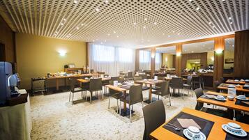 FrĂŒhstĂŒck (8 EUR pro Person)