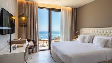 Kamer, uitzicht op zee (Attico) | 1 slaapkamer, een minibar, een kluis op de kamer, geluiddichte muren