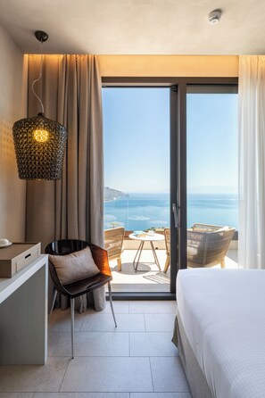 Room, Sea View (Attico) | Minibar, in-room safe, soundproofing, free WiFi - Villa Fiorita Boutique Hotel (Taormina)