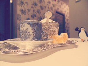 Breakfast area - Katyusha Gh (St. Petersburg)