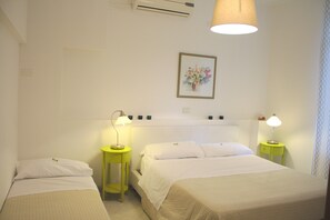 Triple Room, Private Bathroom | Premium bedding, desk, free WiFi - B&B Magnolia (Verona)