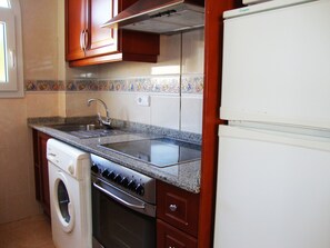 Private kitchen - Apartamentos Madeira 3000 (Alcala de Xivert)