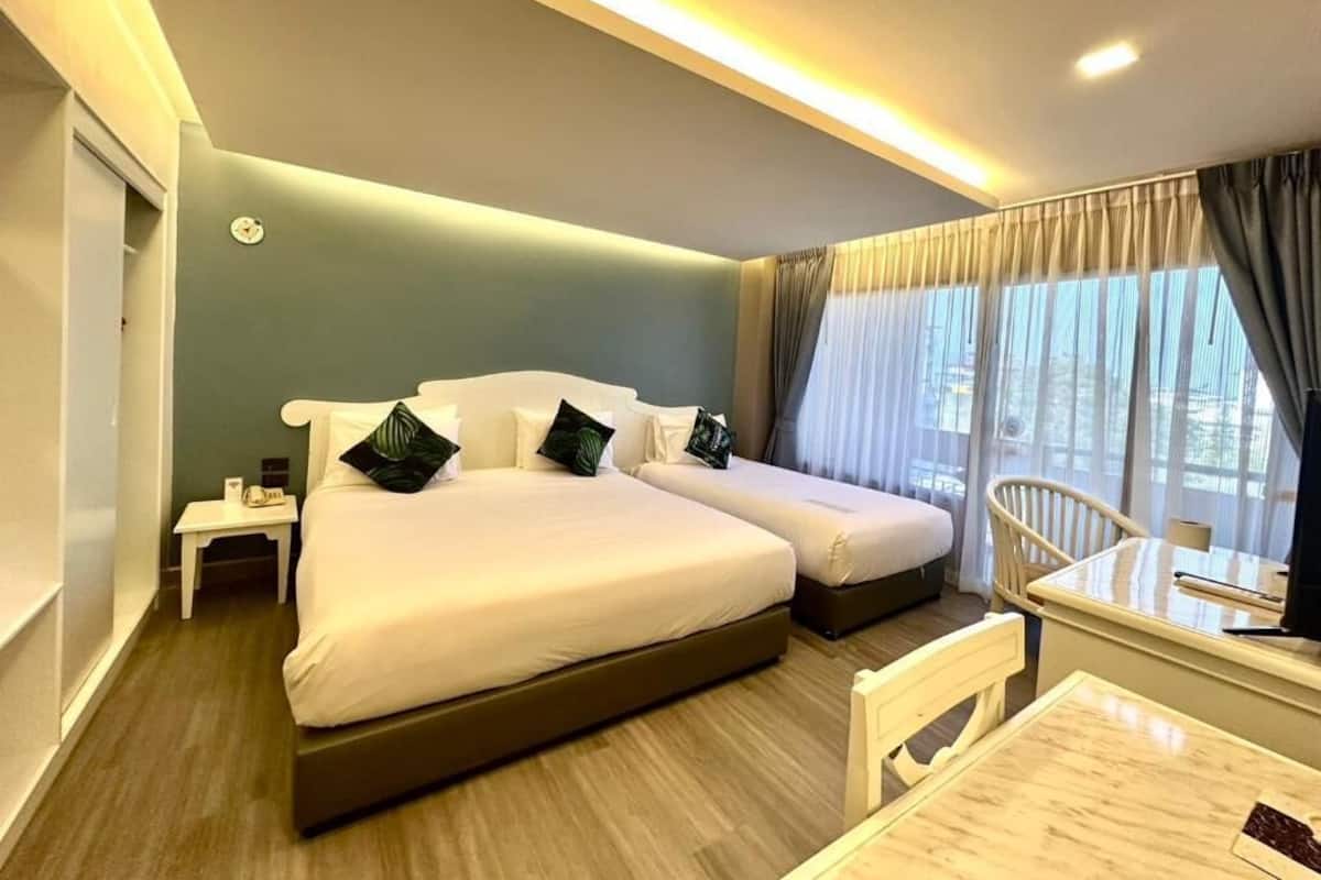 Grand Deluxe Family Connecting Room | 1 bedroom, minibar, in-room safe, desk