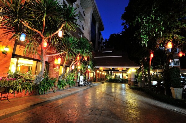 Exterior - Chiang Mai Gate Hotel (Chiang Mai)