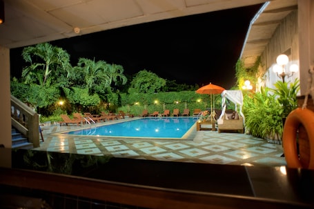 Outdoor pool, pool umbrellas, sun loungers