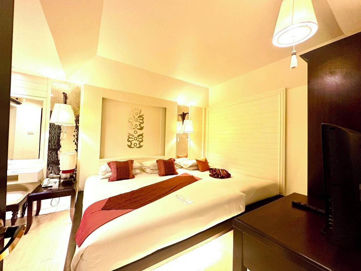 One Bedroom Suite | Minibar, caja fuerte, escritorio y wifi gratis