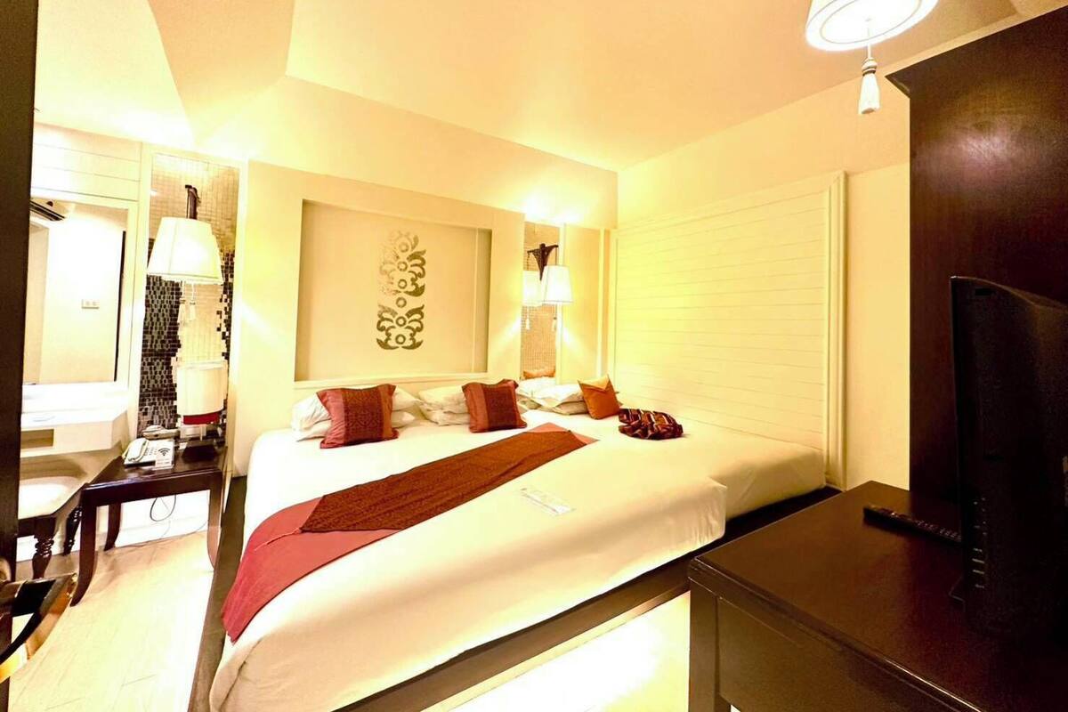 One Bedroom Suite | Minibar, brankas, meja kerja, dan Wi-Fi gratis