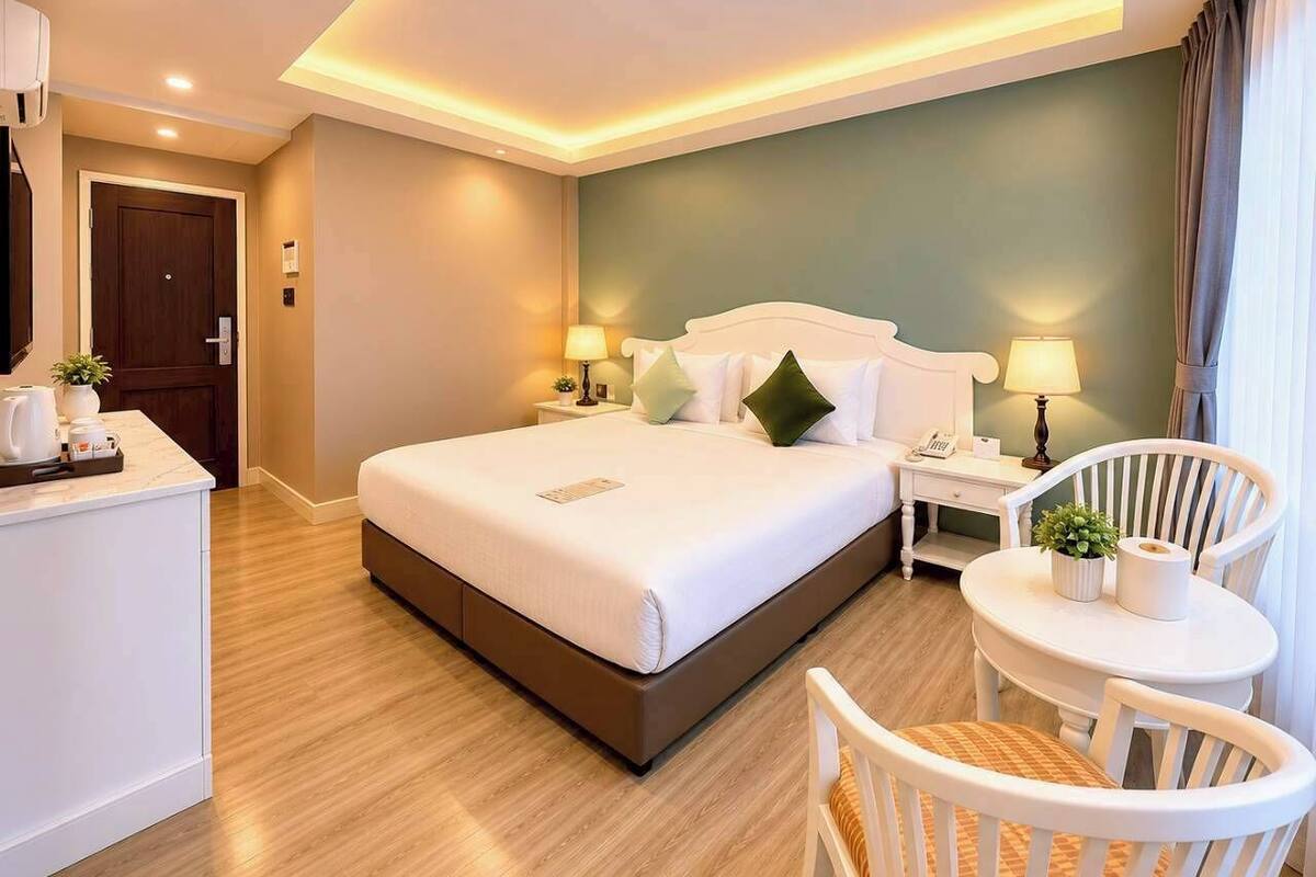 Grand Deluxe Room | Minibar, brankas, meja kerja, dan Wi-Fi gratis