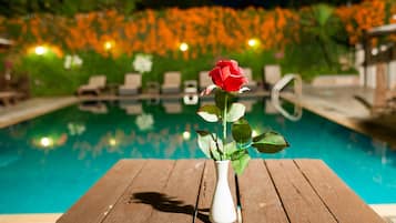 Outdoor pool, pool umbrellas, sun loungers