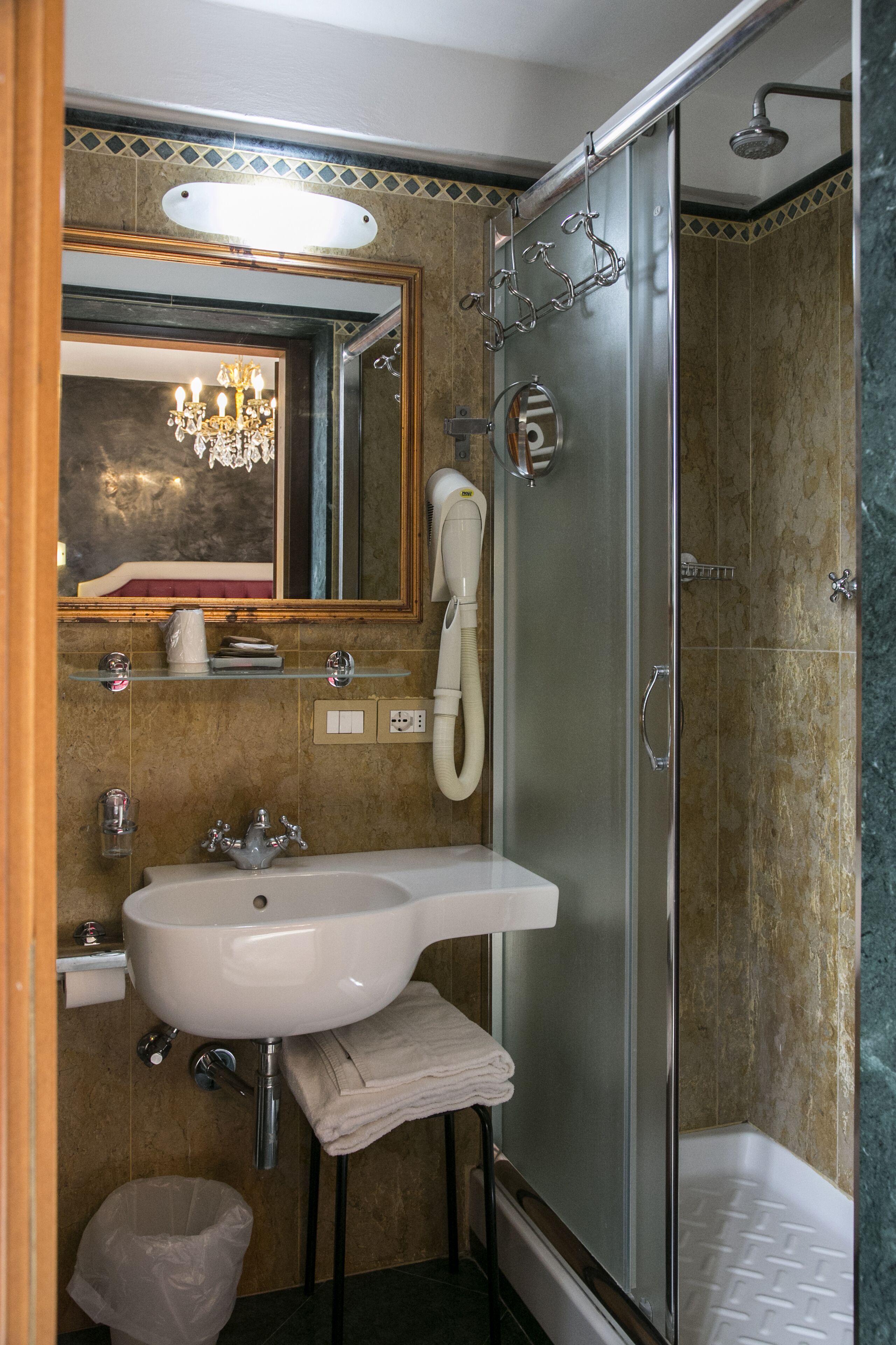 double room, 1 queen bed | bathroom | shower, free toiletries, hair dryer, bidet