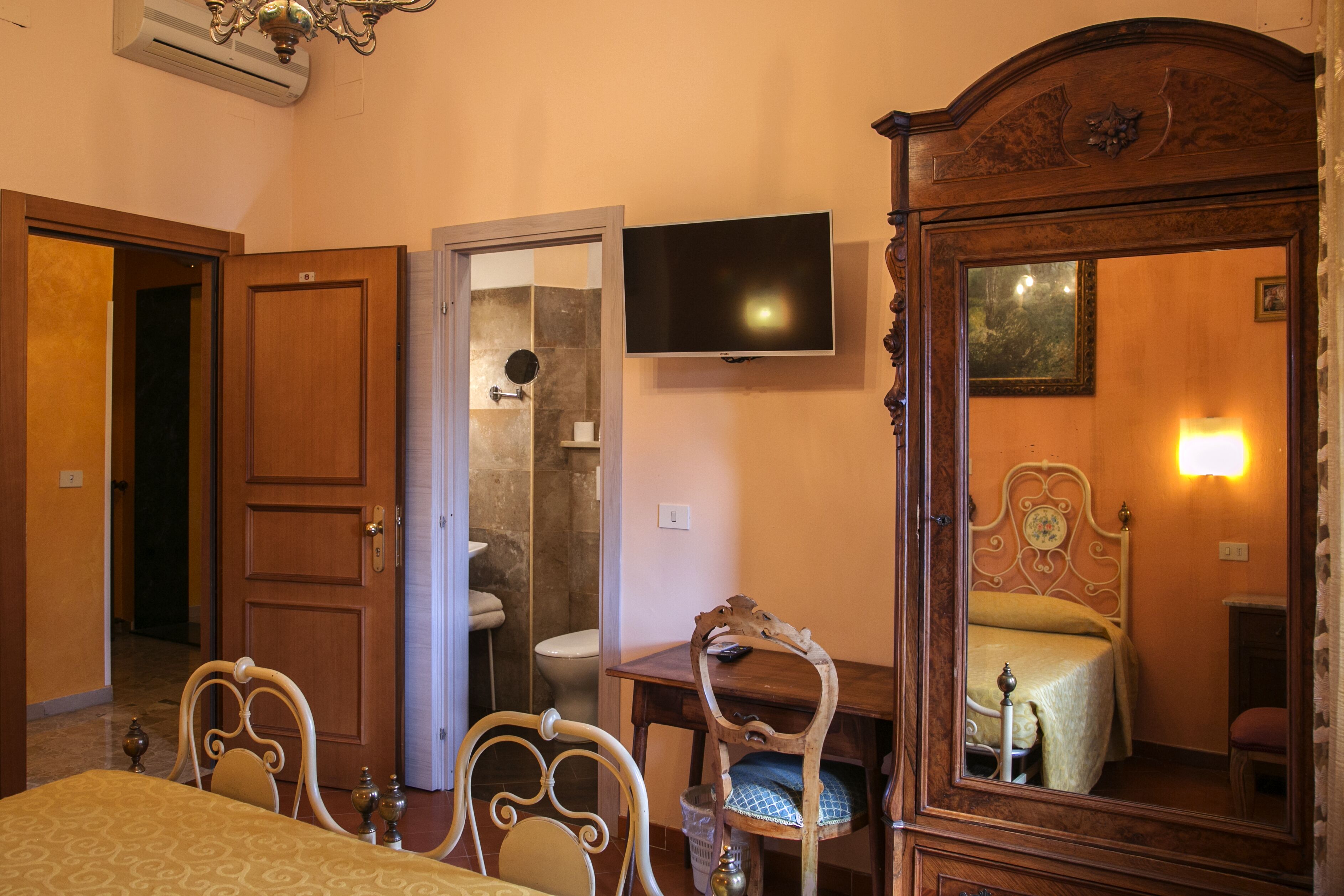 double room, 1 queen bed | 1 bedroom, in-room safe, desk, iron/ironing board