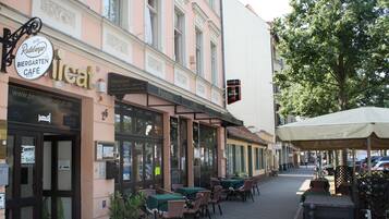 Mittagessen, Abendessen, Brunch, Blick auf den Garten 