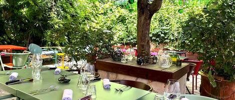 Lunch and dinner served, French cuisine