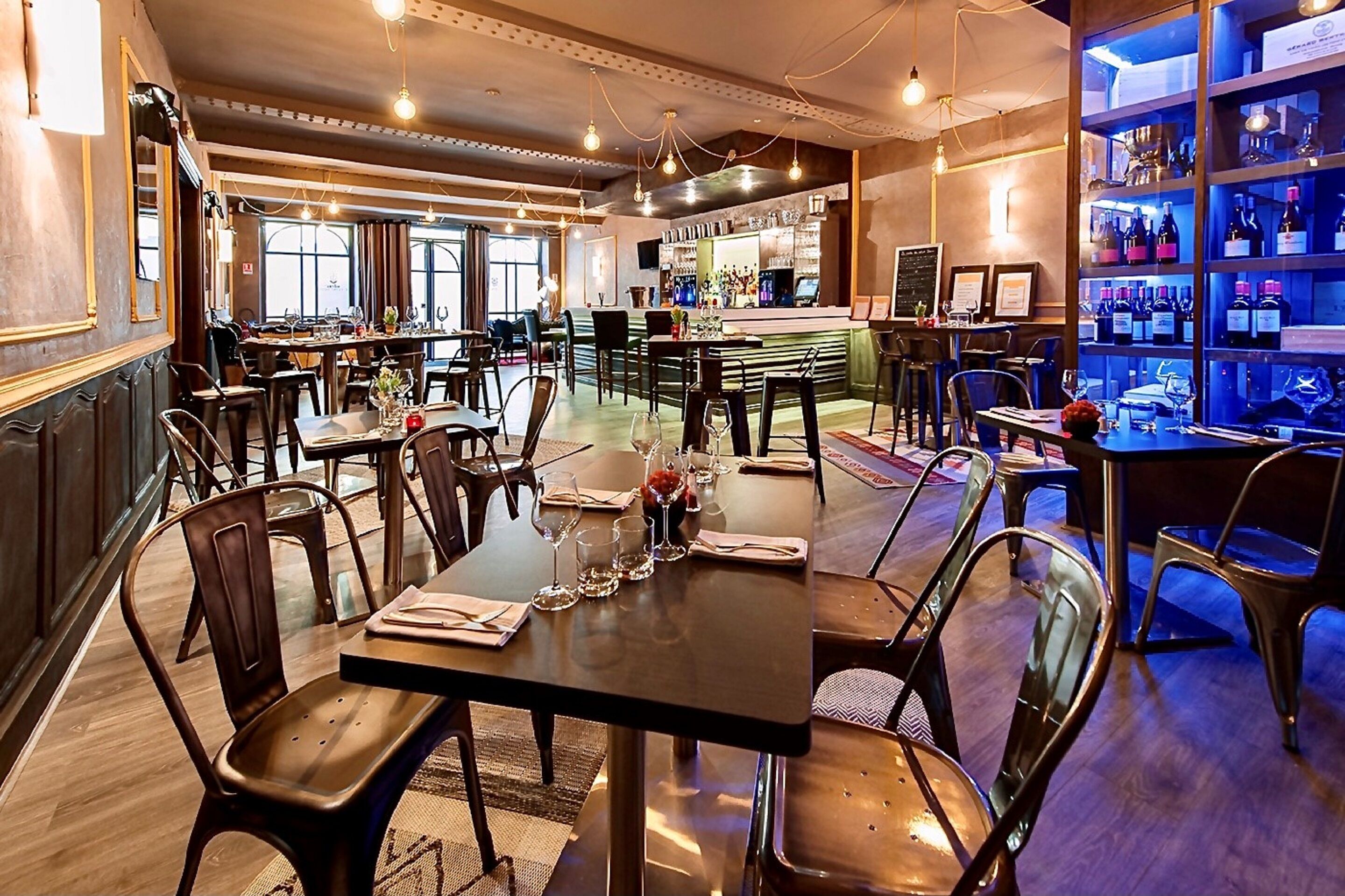 lunch and dinner served, french cuisine