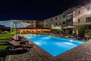 Seasonal outdoor pool - Hostel Rodia (Oristano)