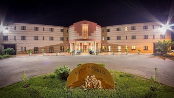 Façade de lâhĂ©bergement - soirĂ©e/nuit