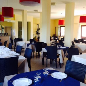 Dining - Hostel Rodia (Oristano)