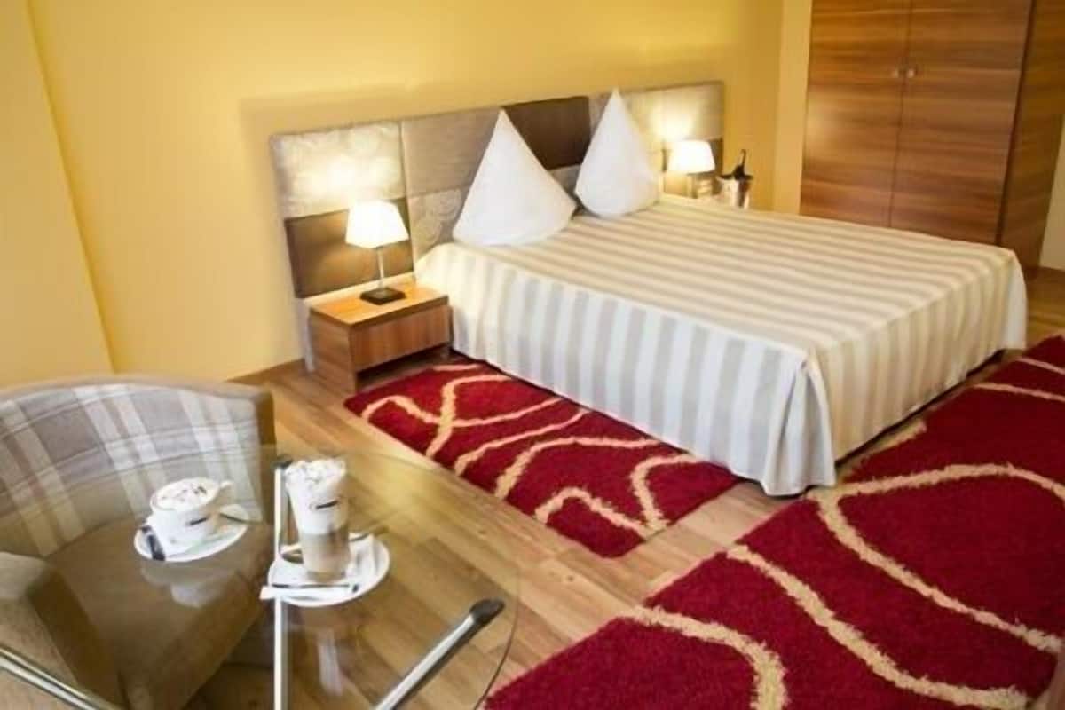 Memory foam beds, minibar, in-room safe, desk