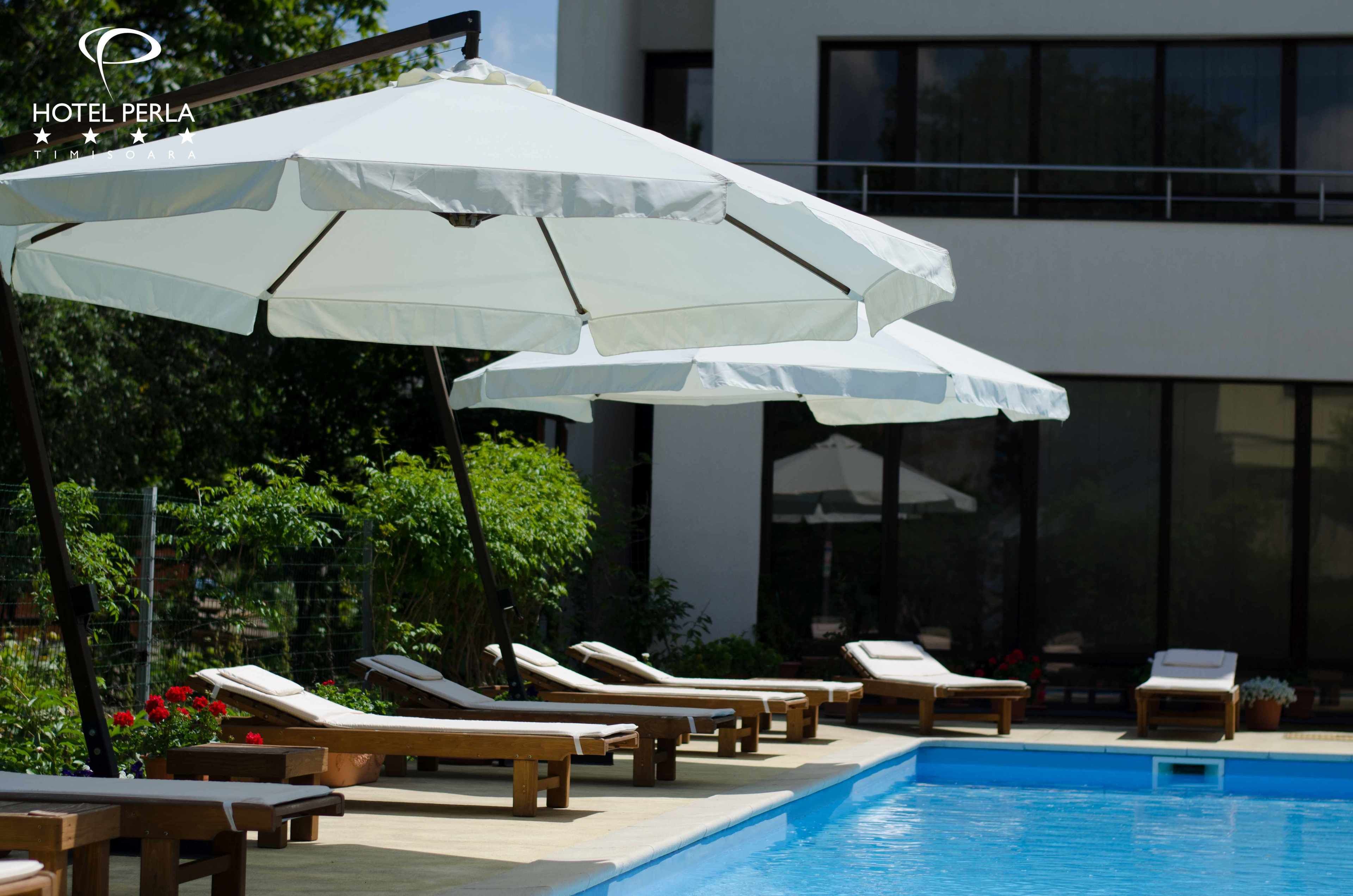 Memory foam-senger, minibar, safe på rommet og skrivebord