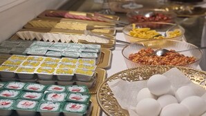 Free daily buffet breakfast - Pera Capitol (Istanbul)