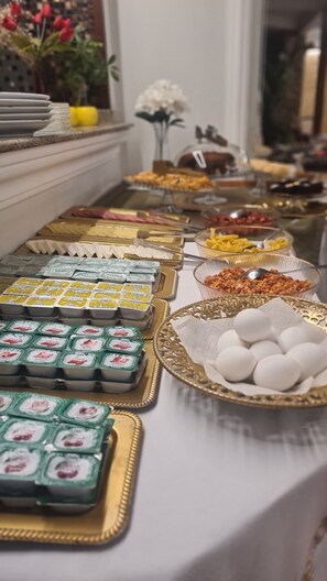 Free daily buffet breakfast