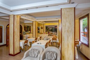 Free daily buffet breakfast - Pera Capitol (Istanbul)