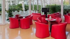 Lobby sitting area - Hotel Bahama (Rimini)
