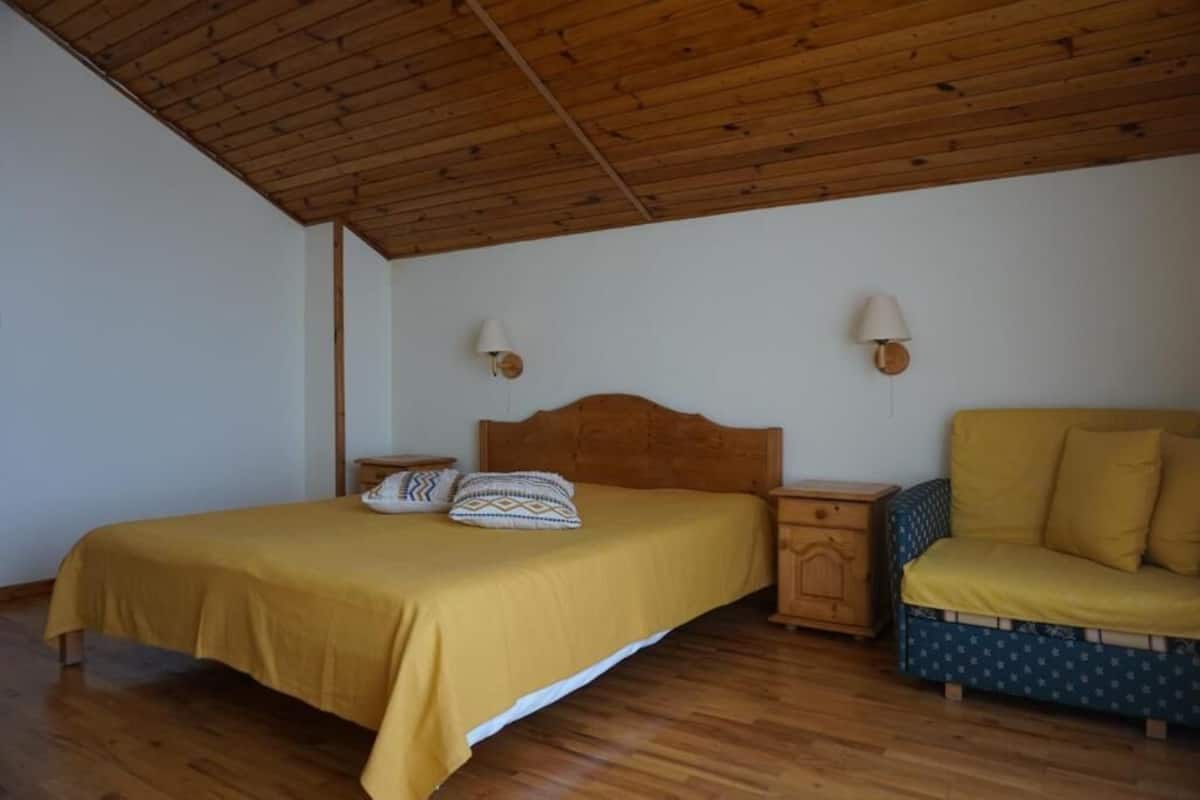 Iron/ironing board (on request), rollaway beds (surcharge), WiFi (free)