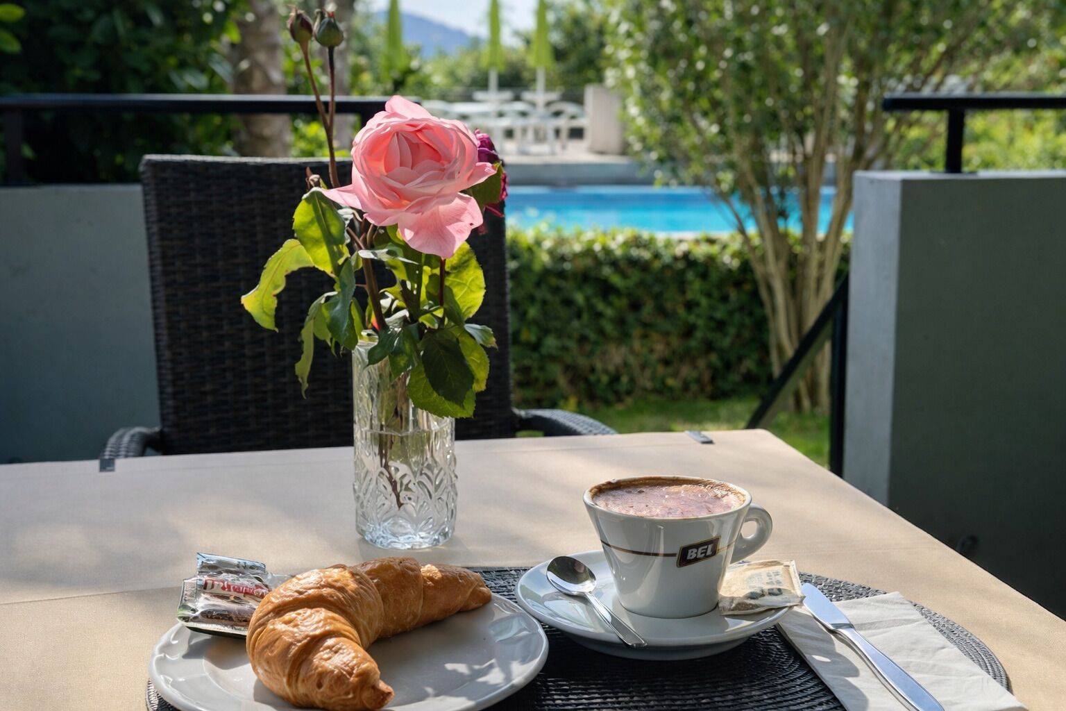 Breakfast (CHF 15 per person)