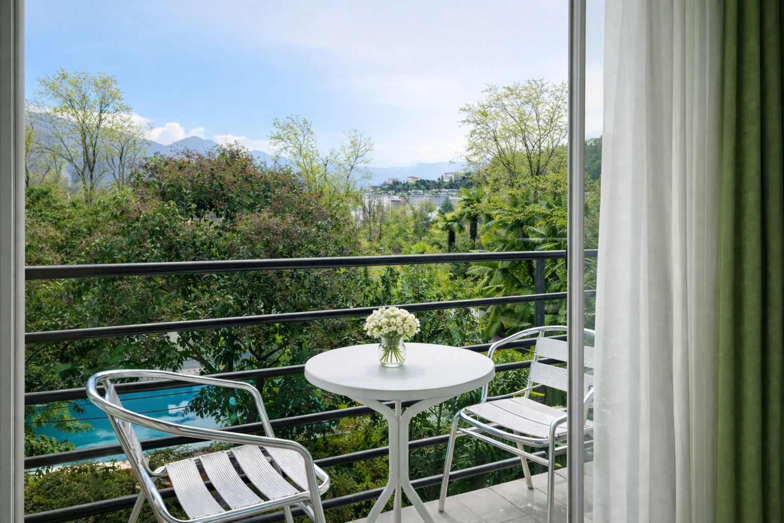 Dobbeltrom – comfort, balkong, hageutsikt | Terrasse/patio