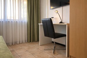 Dobbeltrom – basic, fjellutsikt | Minibar, safe på rommet og ekstrasenger (mot et tillegg)