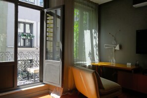 Loft w/ Balcony - I'zaz (Istanbul)