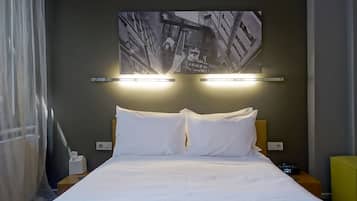 Entrance Loft | Hypo-allergenic bedding, down comforters, in-room safe, desk