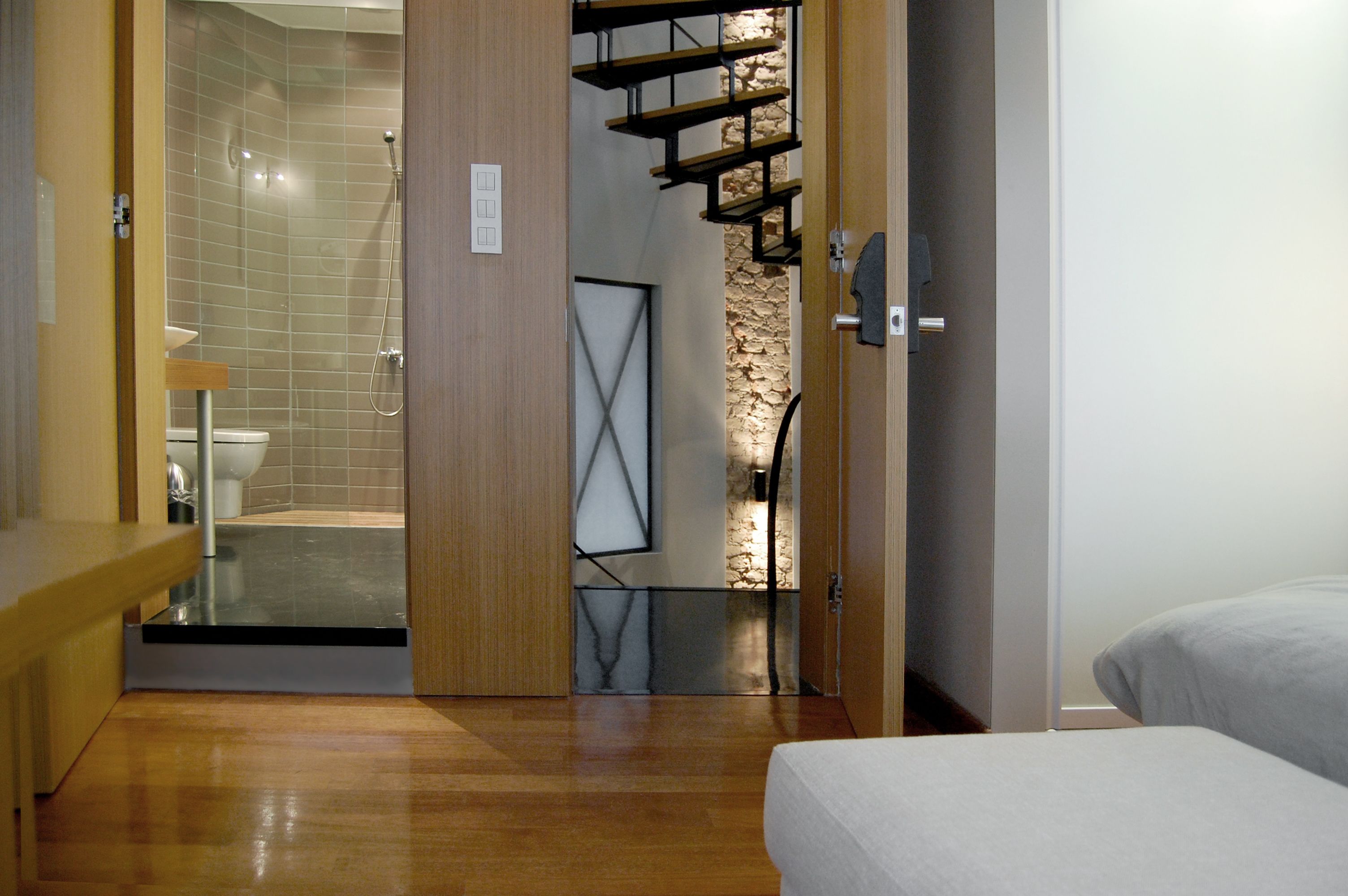 Hypo-allergenic bedding, down duvets, in-room safe, desk