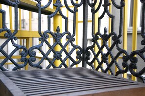 Loft w/ Balcony | 발코니