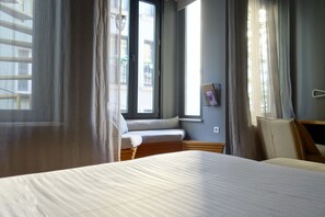 Loft w/ Alcove - I'zaz (Istanbul)