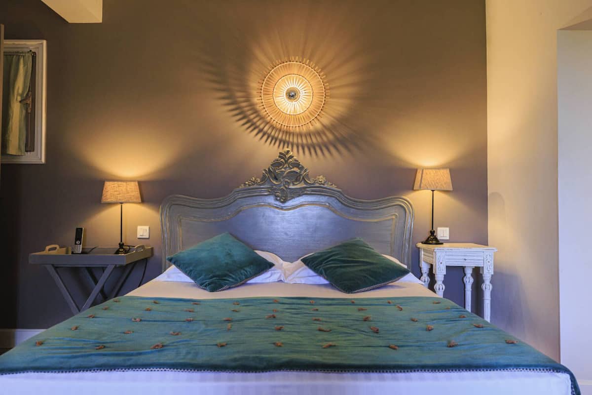 Ropa de cama de alta calidad, colchones Select Comfort y minibar