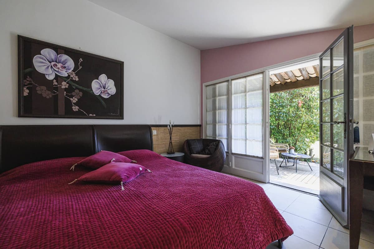 Ropa de cama de alta calidad, colchones Select Comfort y minibar