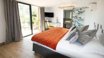 Kamar Double Panorama, teras | Seprai premium, tempat tidur Select Comfort, minibar, dan brankas
