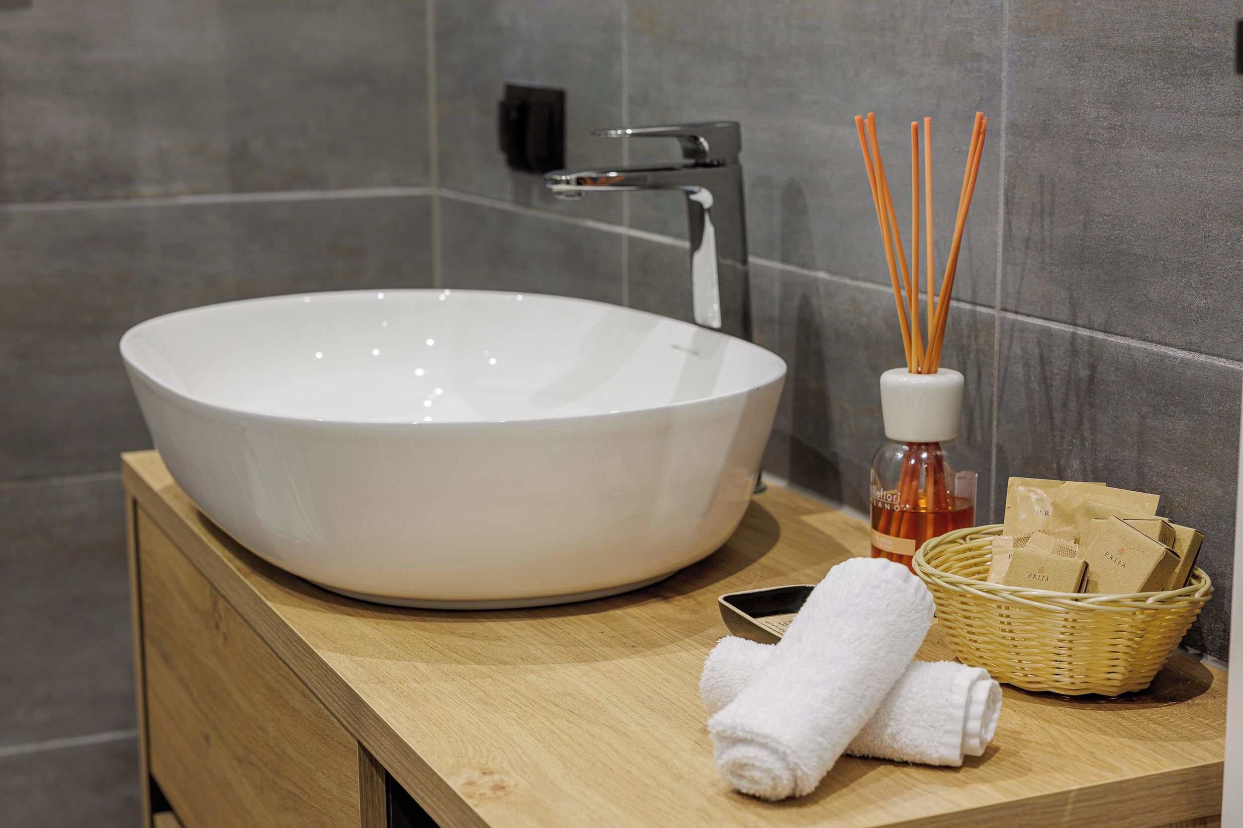 shower, free toiletries, hair dryer, bidet