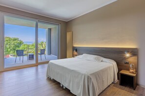 Minibar, in-room safe, desk, free cots/infant beds