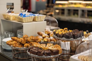 Desayuno bufé gratuito y diario