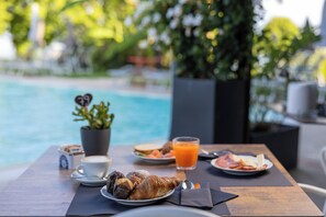 Free daily buffet breakfast