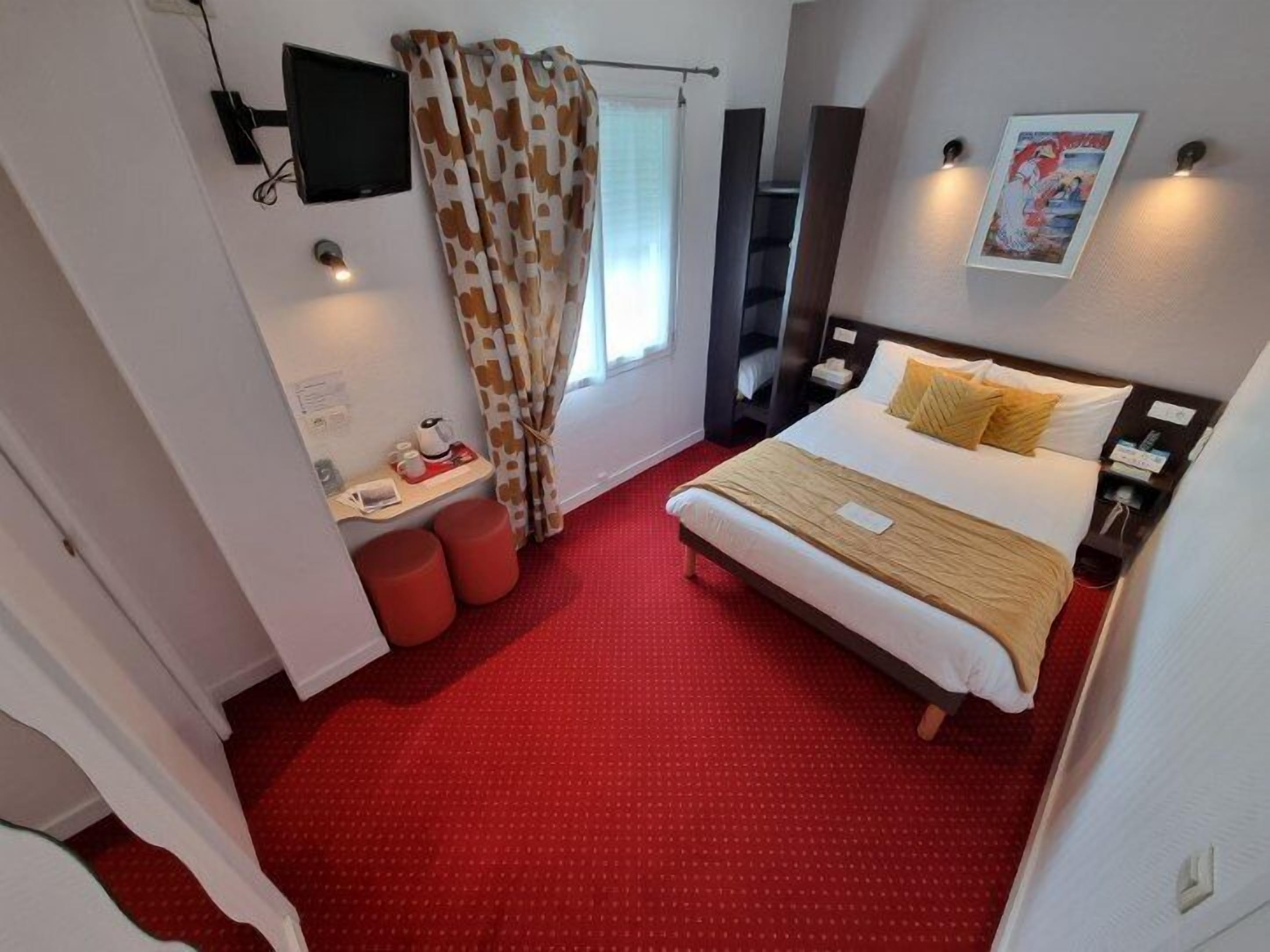 standard double room | desk, soundproofing, free wifi, bed sheets