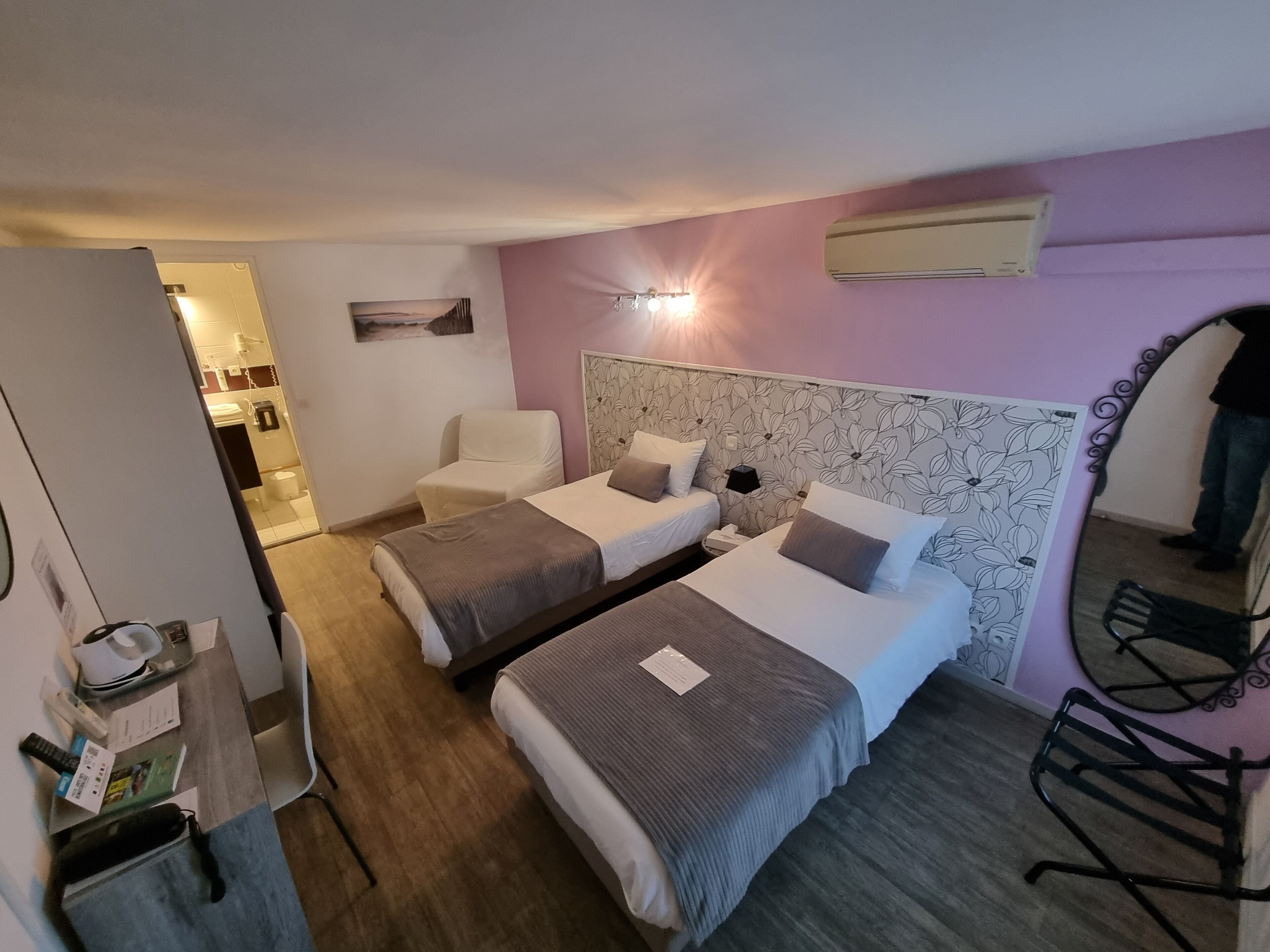standard double room | desk, soundproofing, free wifi, bed sheets
